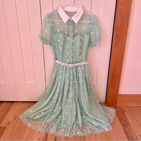 Unique Vintage Dresses & Skirts - NWT Unique Vintage Sz Small Green Daisy Embroidered Dress with Detachable Belt